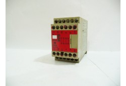 Safety Relay Unit, G9SA-301, Omron, Japan